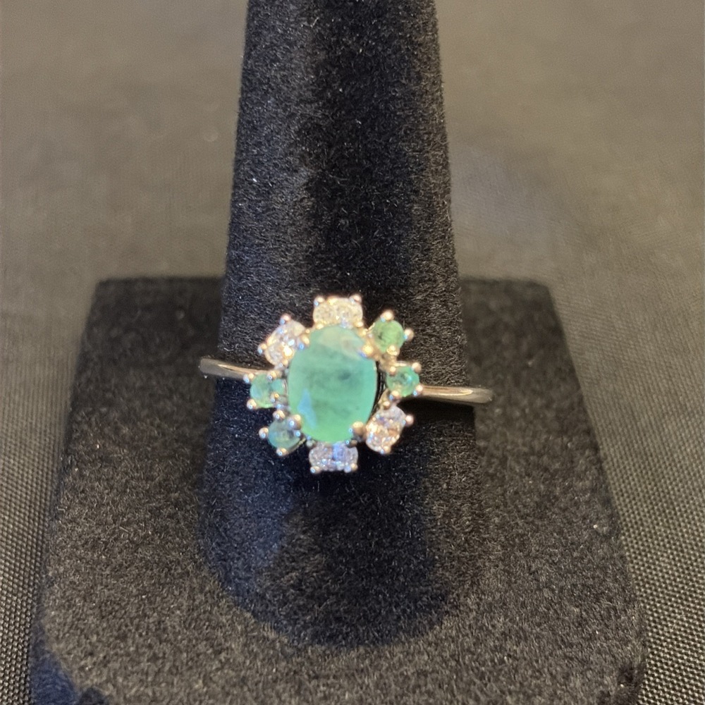 NATURAL EMERALD OVAL STERLING SILVER 925 RING size 8